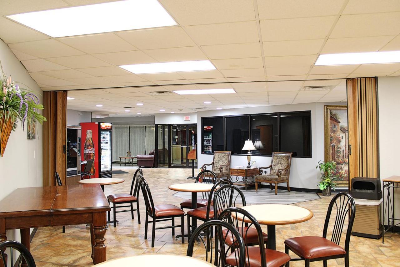 Greenlight Inn & Suites St James Saint James Bagian luar foto