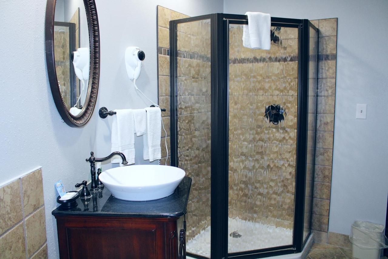 Greenlight Inn & Suites St James Saint James Bagian luar foto