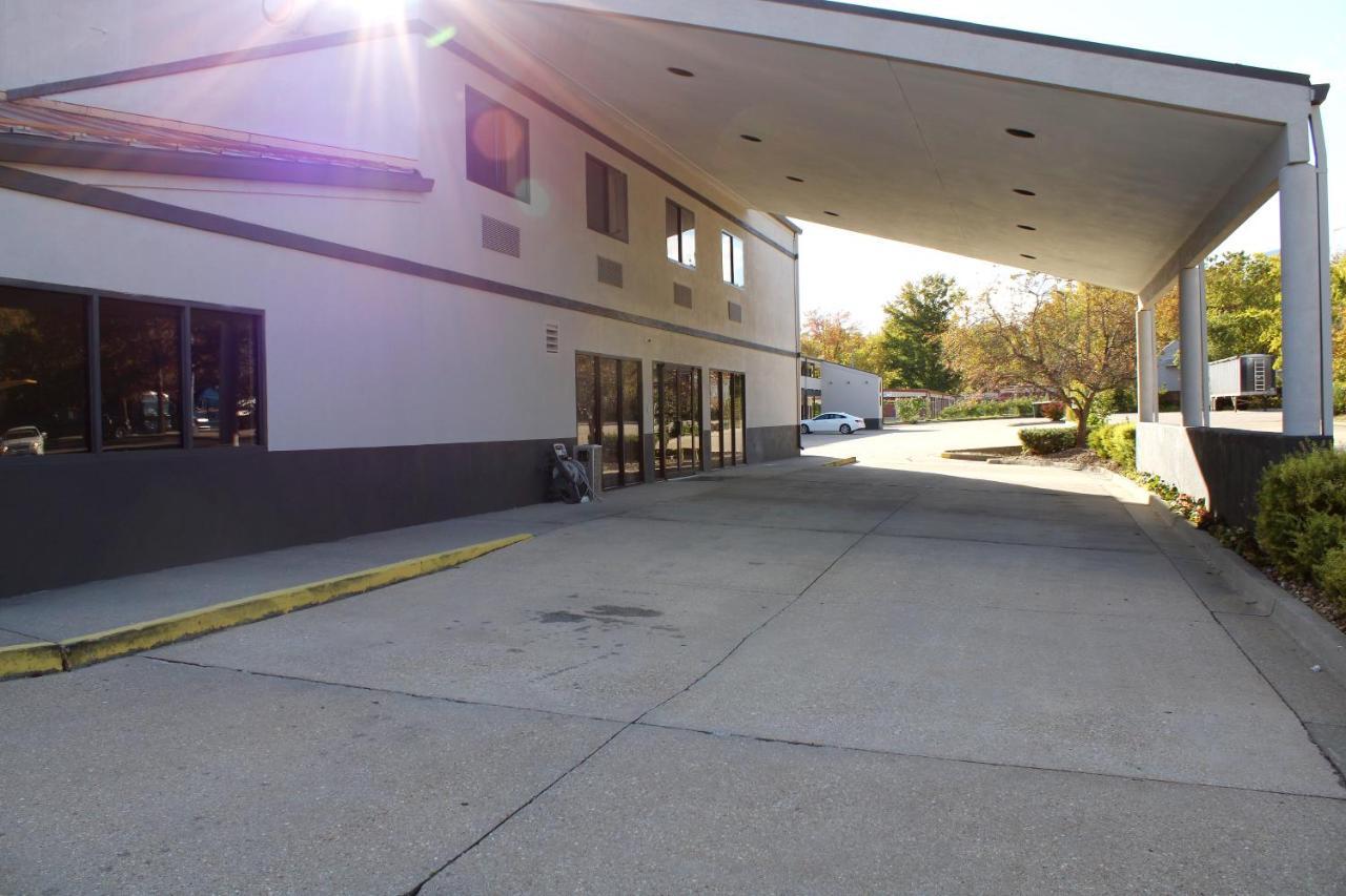 Greenlight Inn & Suites St James Saint James Bagian luar foto