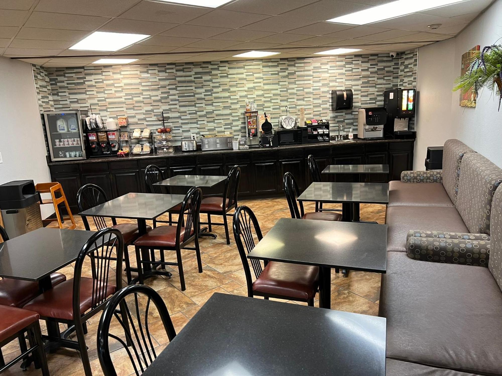 Greenlight Inn & Suites St James Saint James Bagian luar foto