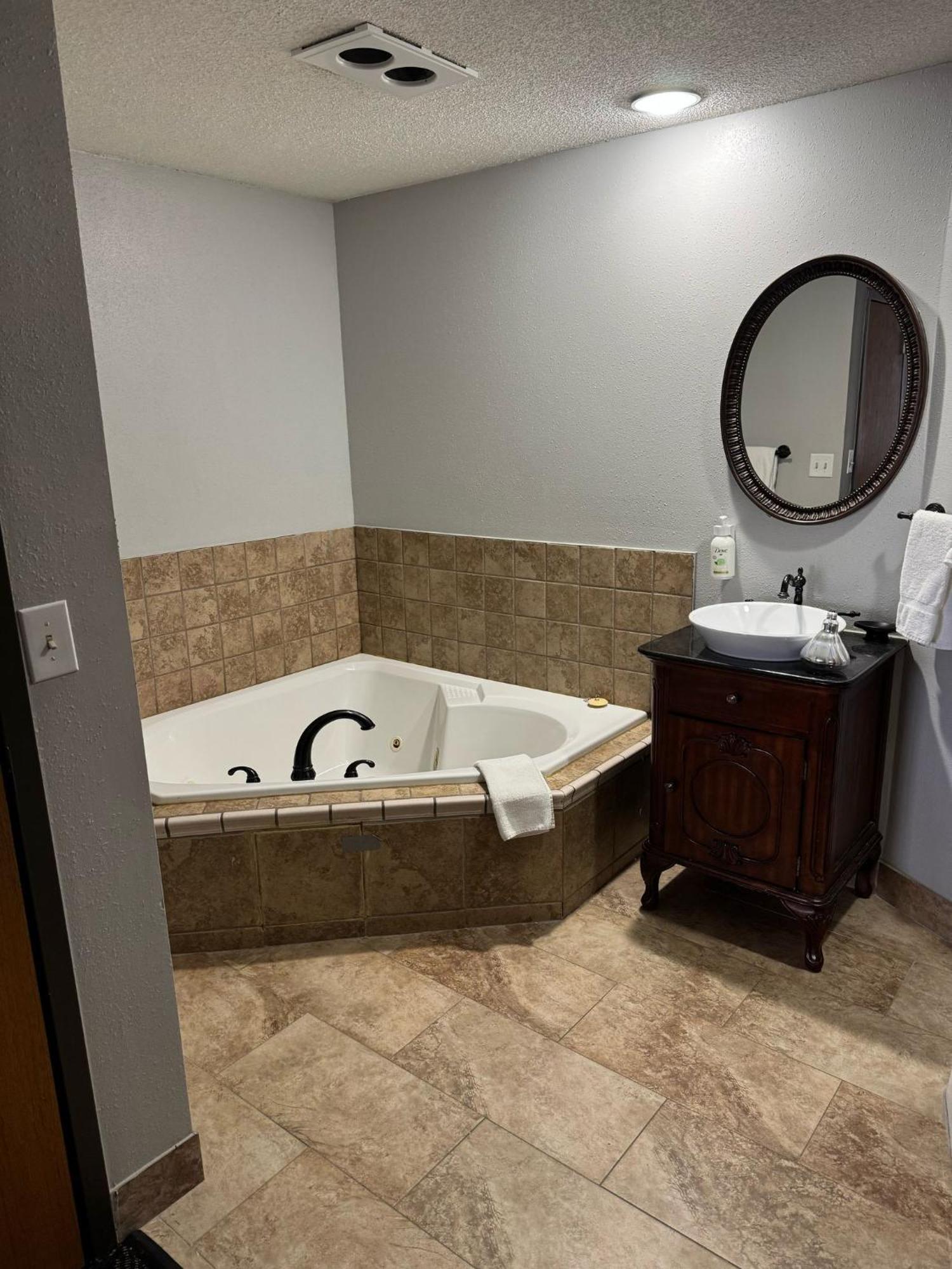 Greenlight Inn & Suites St James Saint James Bagian luar foto