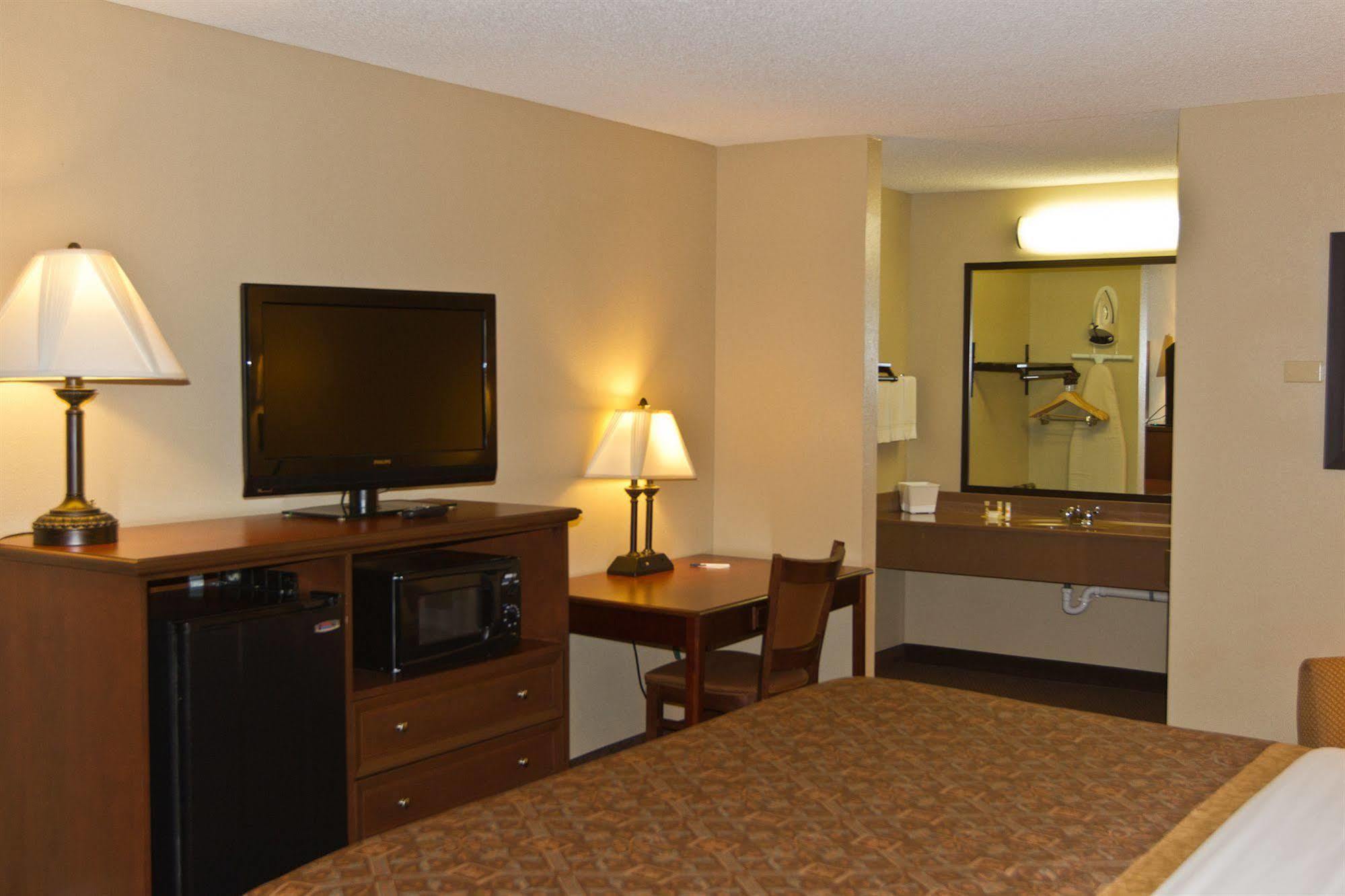 Greenlight Inn & Suites St James Saint James Bagian luar foto