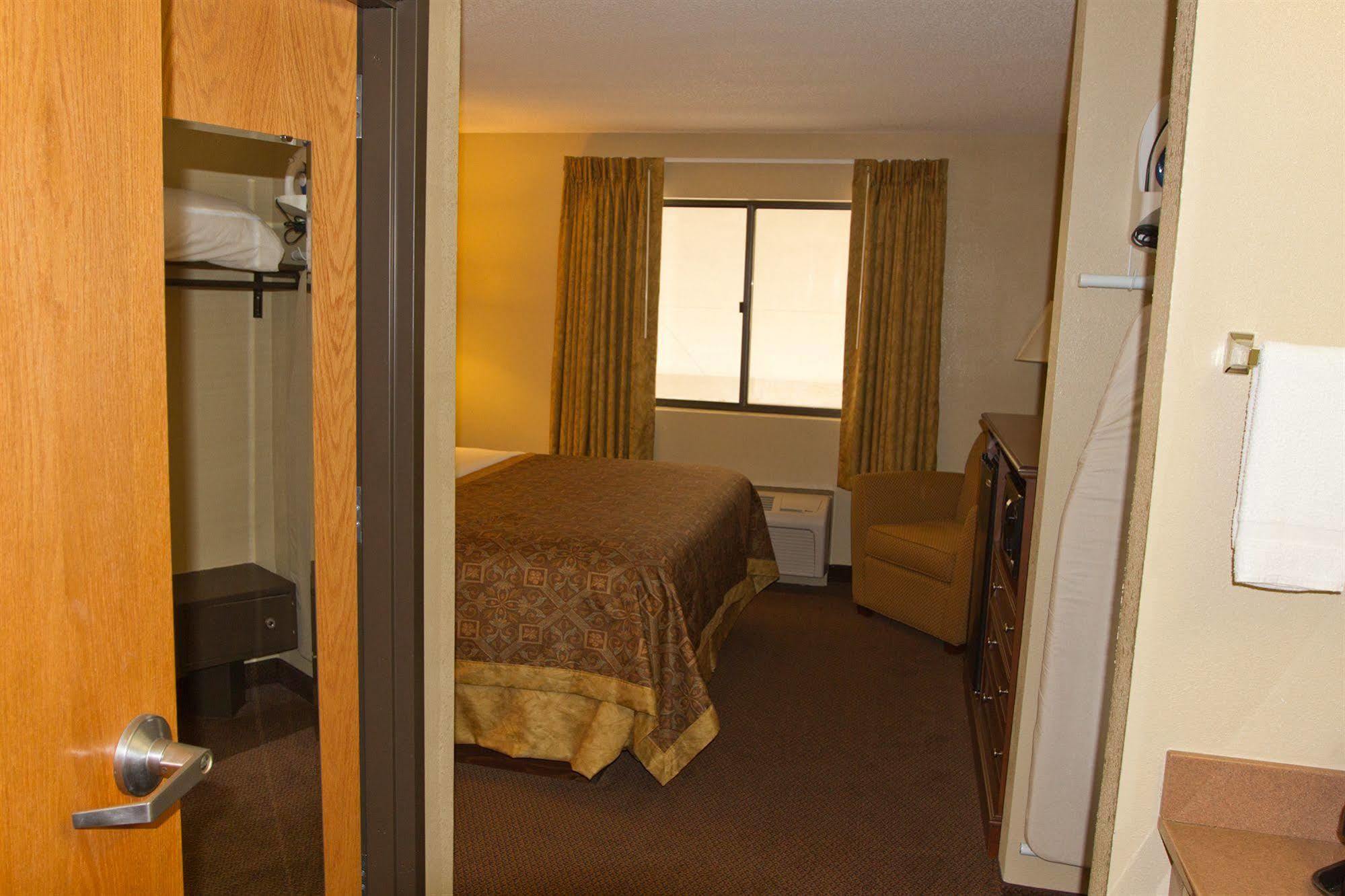 Greenlight Inn & Suites St James Saint James Bagian luar foto