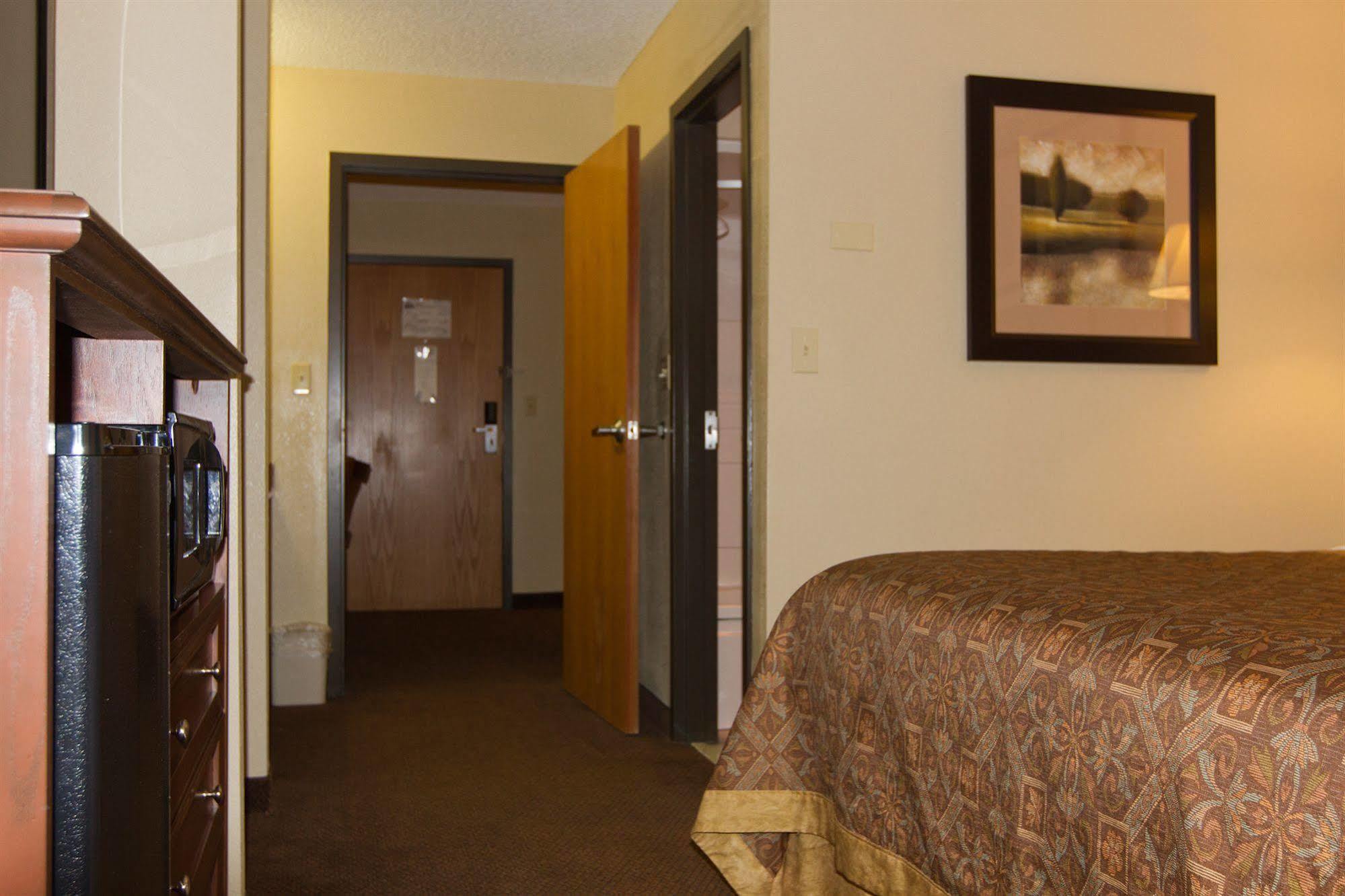 Greenlight Inn & Suites St James Saint James Bagian luar foto