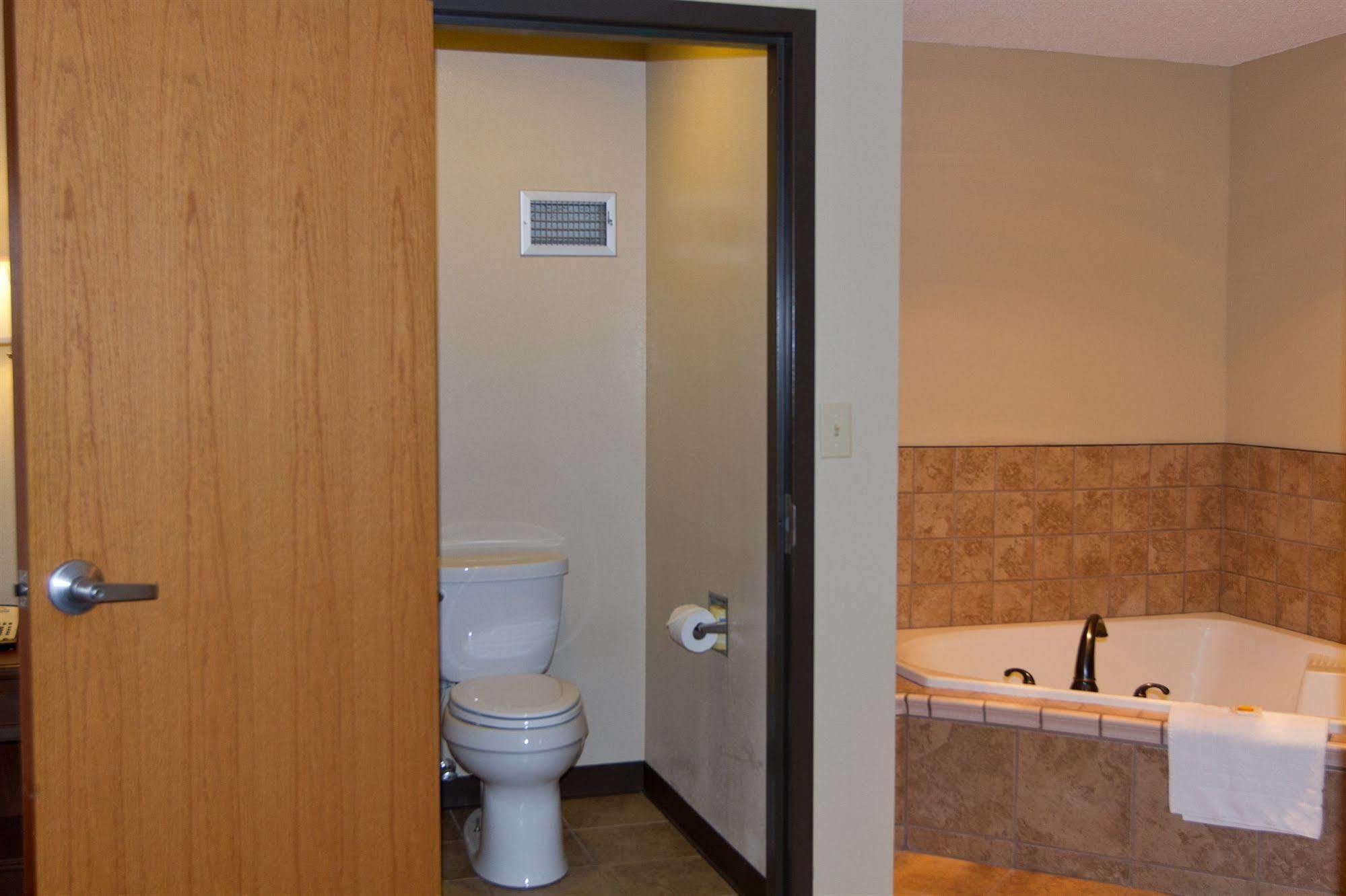 Greenlight Inn & Suites St James Saint James Bagian luar foto