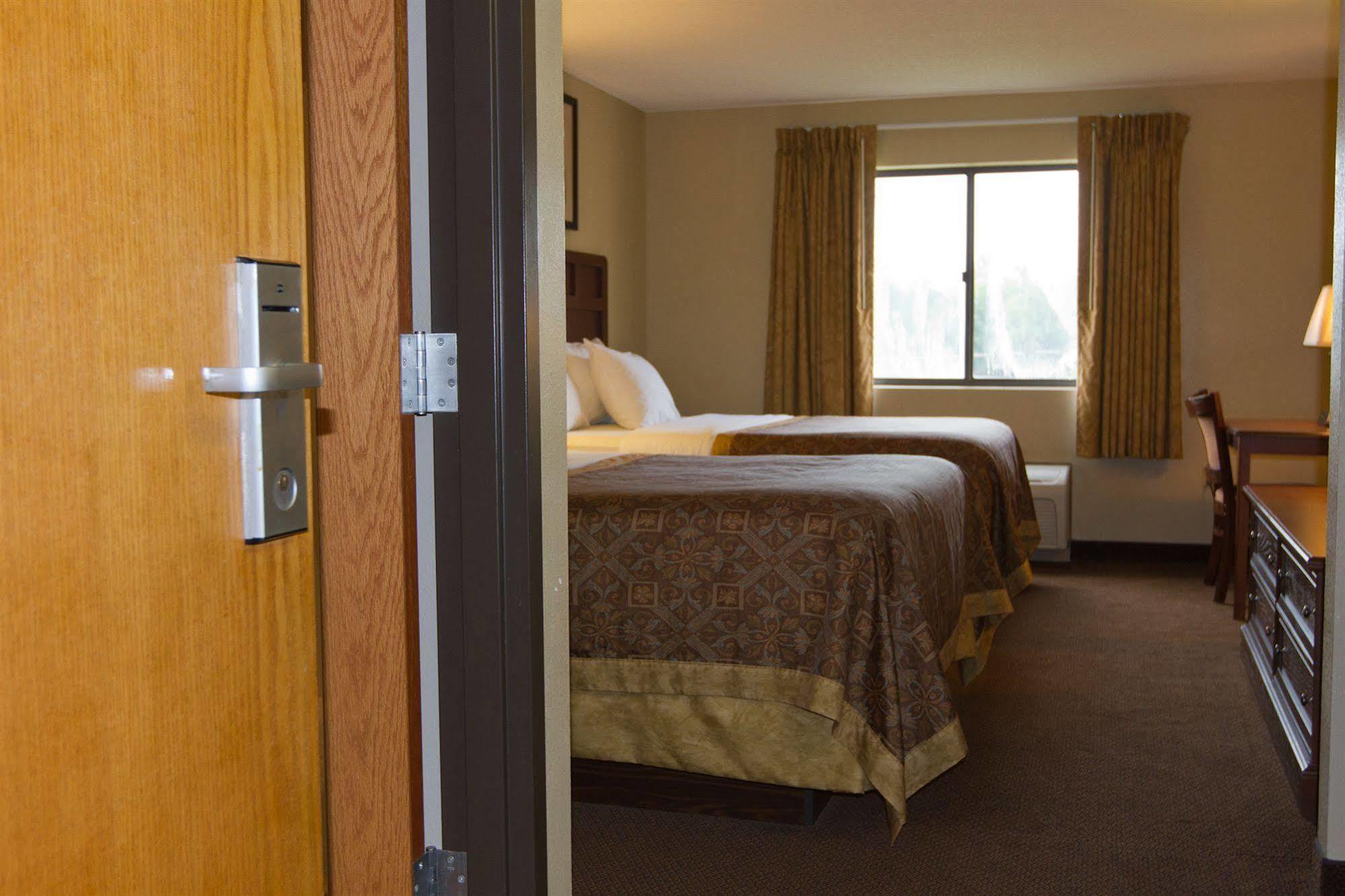 Greenlight Inn & Suites St James Saint James Bagian luar foto
