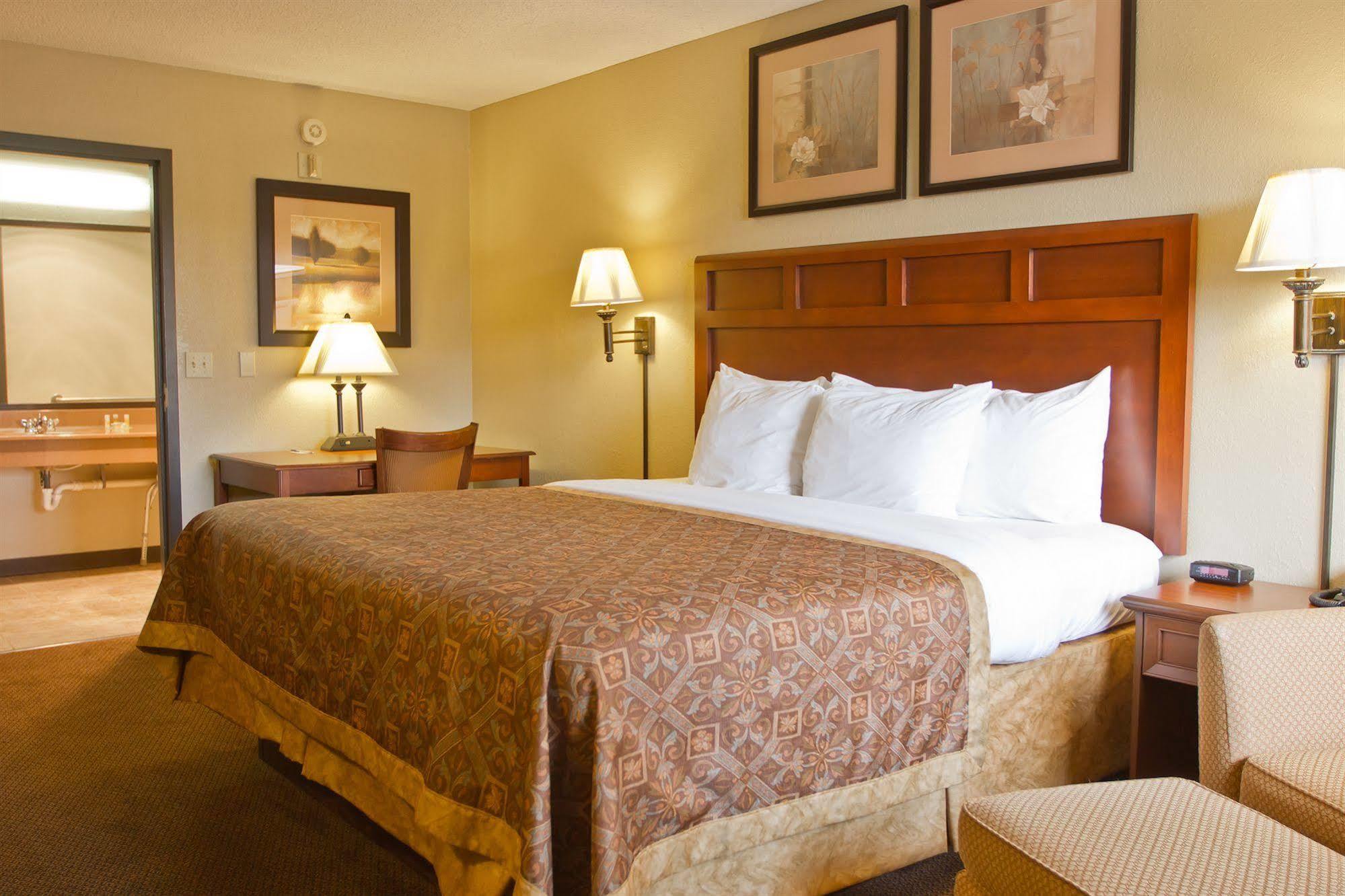 Greenlight Inn & Suites St James Saint James Bagian luar foto