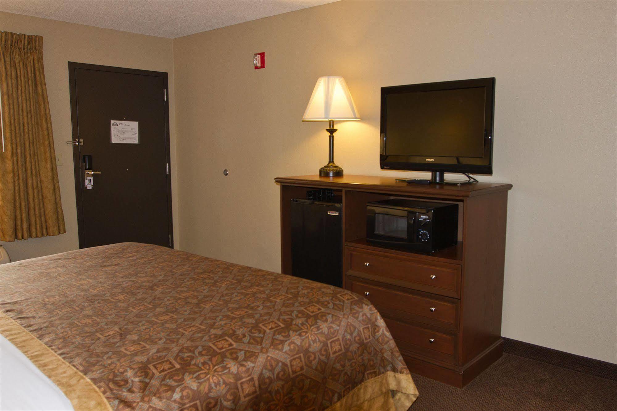 Greenlight Inn & Suites St James Saint James Bagian luar foto