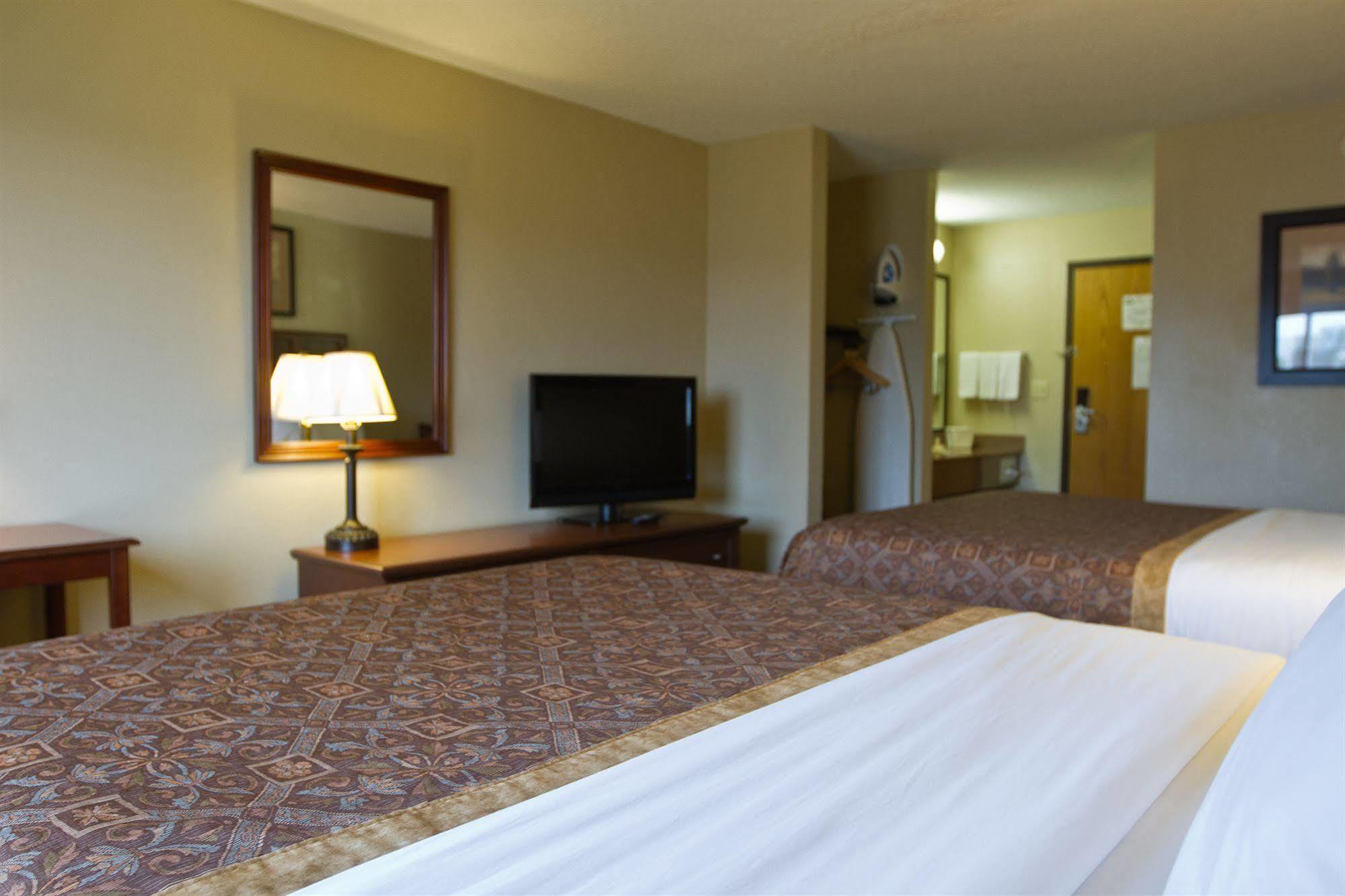 Greenlight Inn & Suites St James Saint James Bagian luar foto