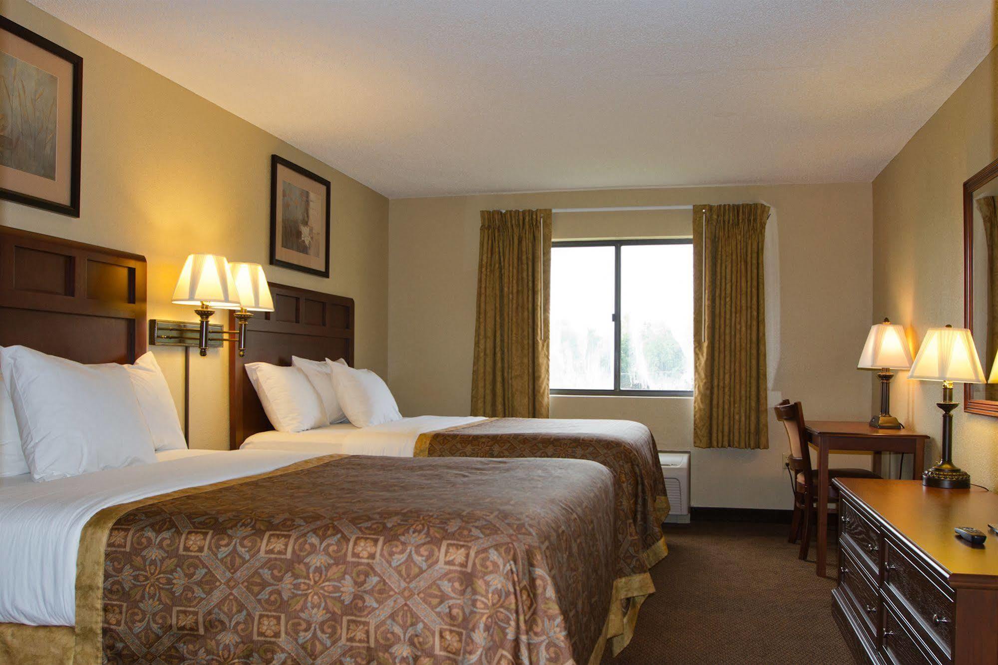 Greenlight Inn & Suites St James Saint James Bagian luar foto
