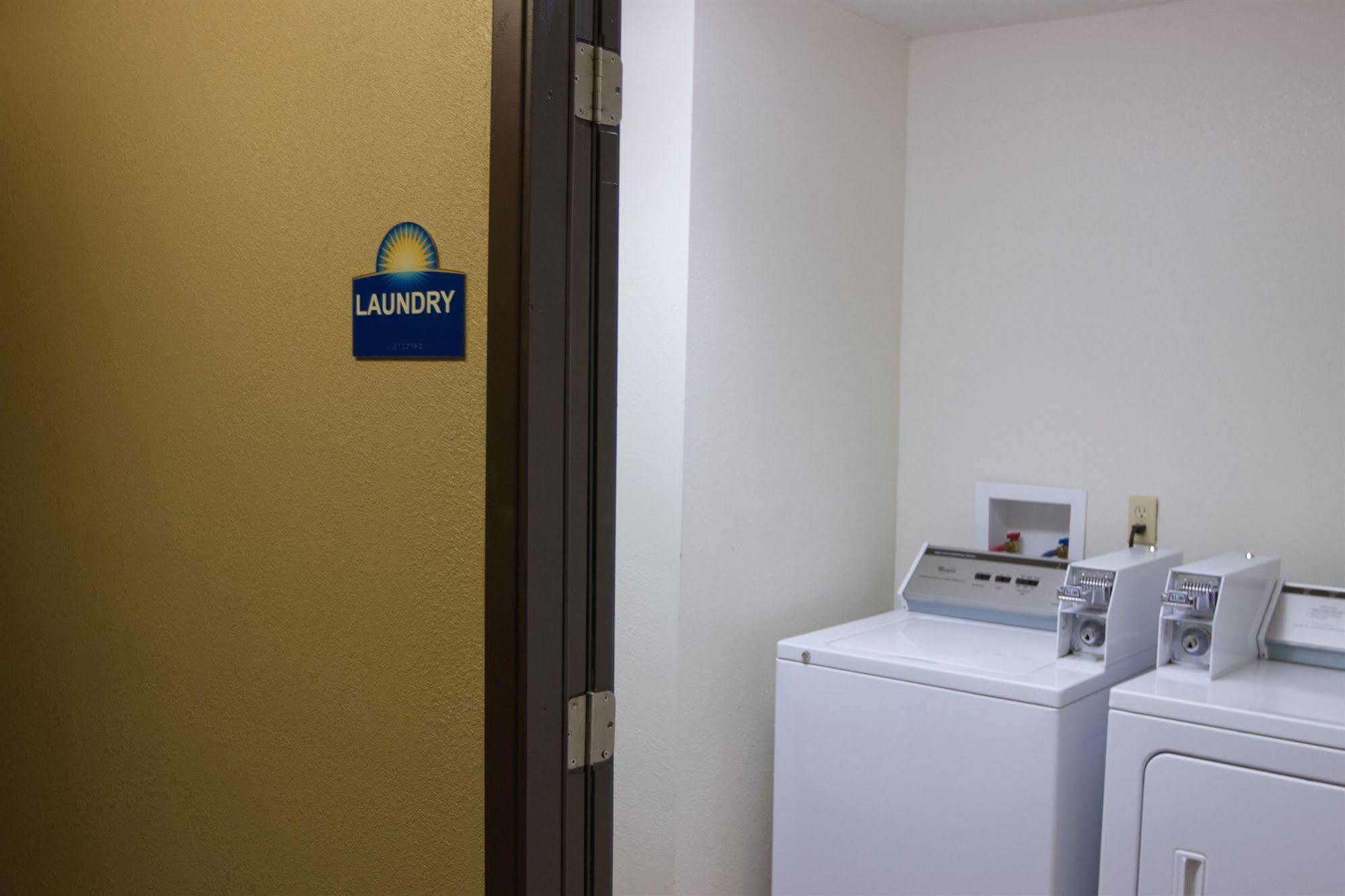 Greenlight Inn & Suites St James Saint James Bagian luar foto